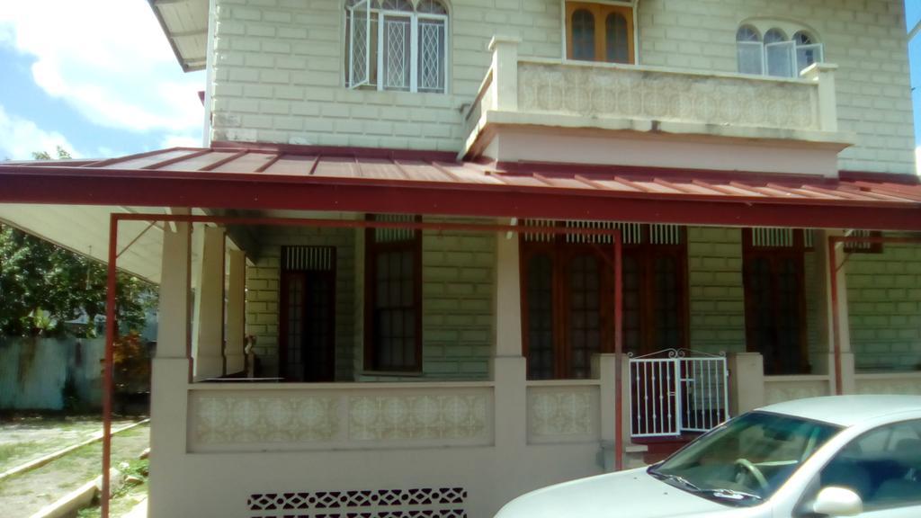 Robert'S Guest House 포트오브스페인 외부 사진