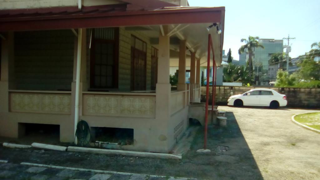 Robert'S Guest House 포트오브스페인 외부 사진